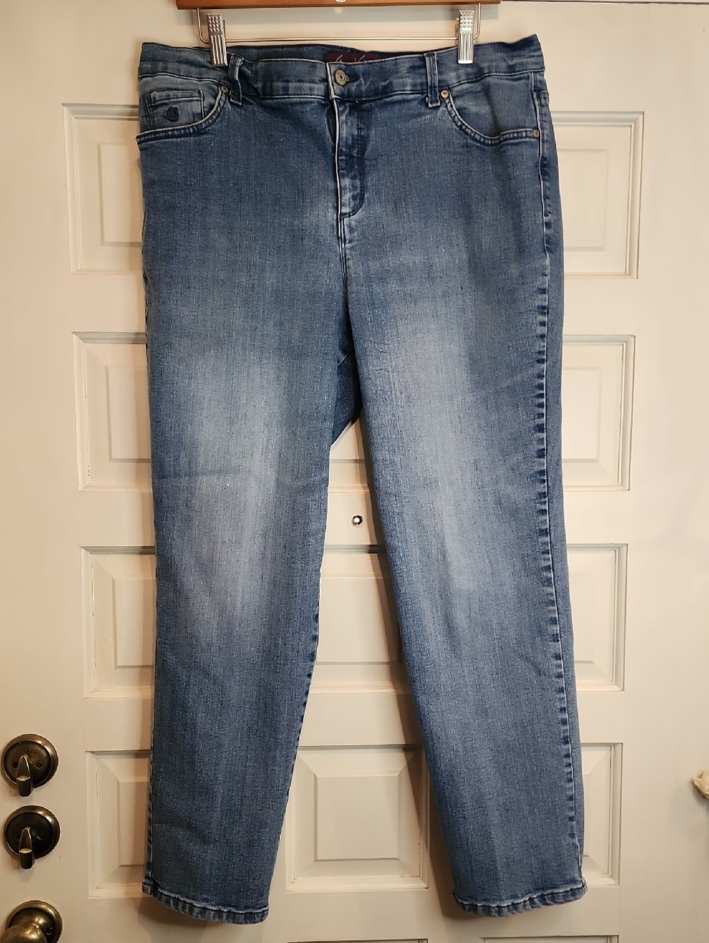 Gloria Vanderbilt Light Blue Straight-Leg Stretch Jeans